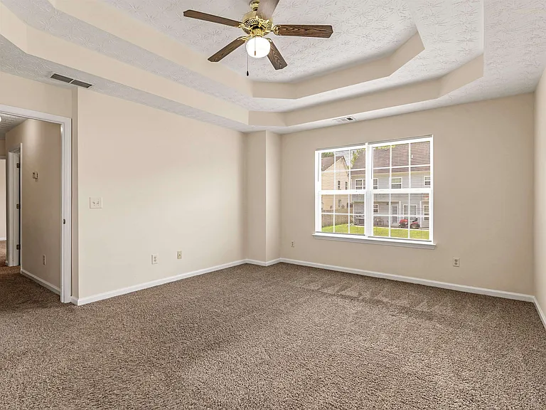 310 Sarasota Ln — Photo 41