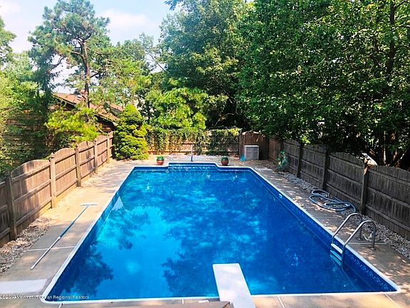 4th image of 2556 Constance Dr