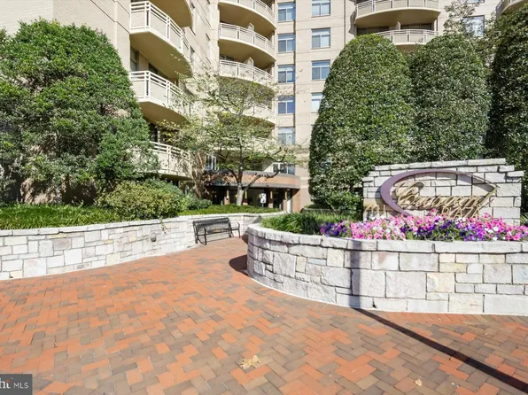7111 Woodmont Ave APT 402, Bethesda, MD 20815