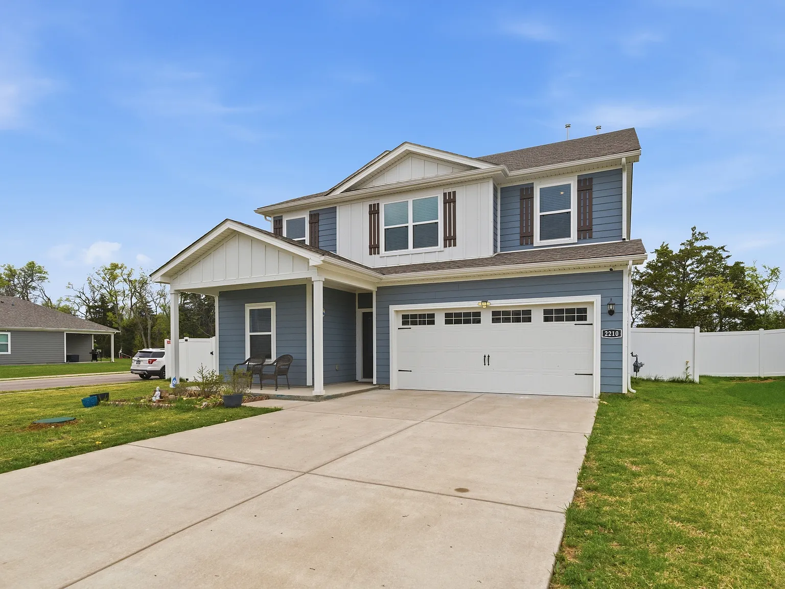 5 bed, 2736 sqft, $2,800 — Photo 2