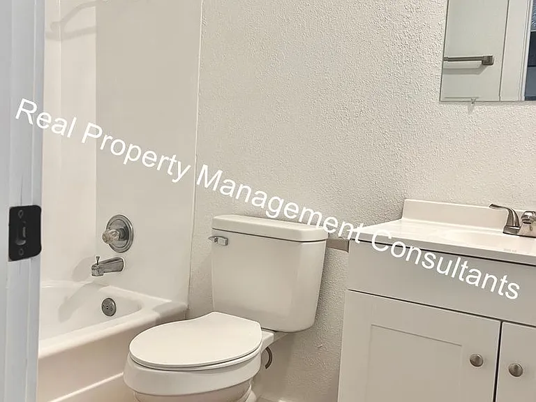 1001 Twin Oaks Ter — Photo 13