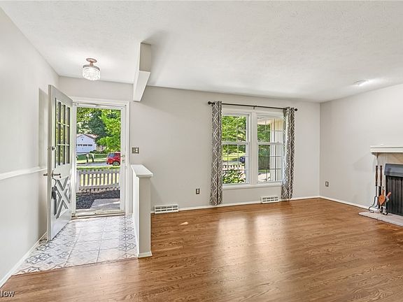 5th image of 244 Atterbury Blvd