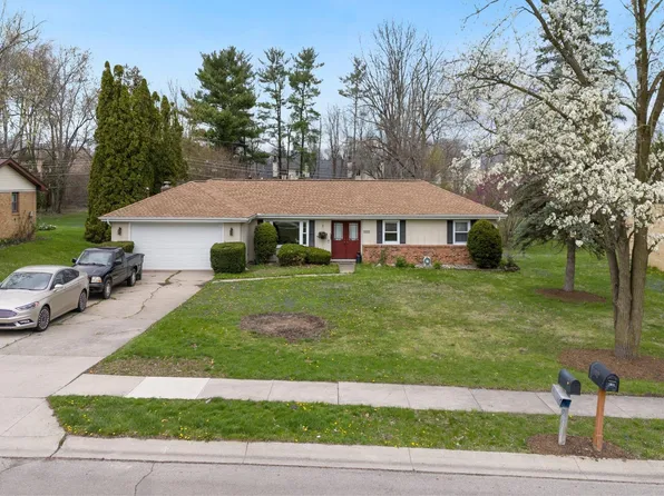 5810 Lois Ln, Fort Wayne, IN 46804