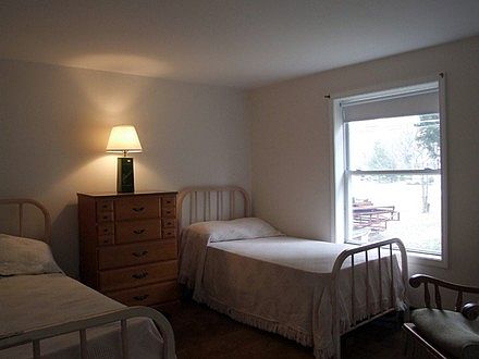 2 Twin Beds in Bedroom