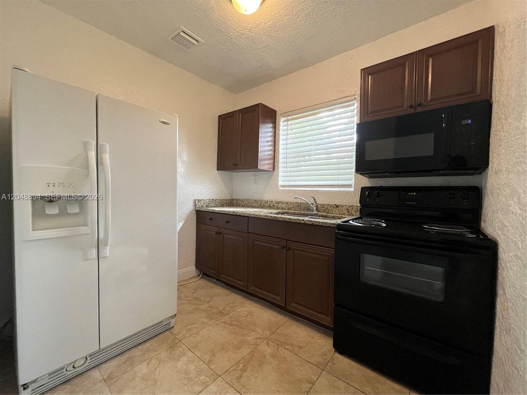 3024 NW 2nd St, photo 7