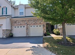 449 N Bay Tree Cir, Vernon Hills, IL 60061