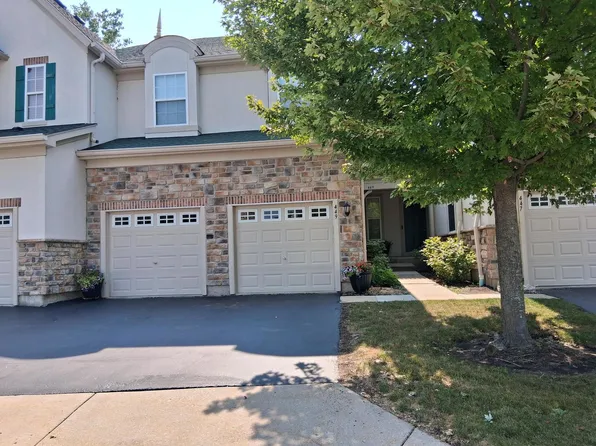 449 Bay Tree Cir, Vernon Hills, IL 60061