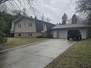 130 King Creek Rd, Golden Valley, MN 55416