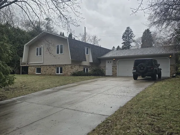 130 King Creek Rd, Golden Valley, MN 55416