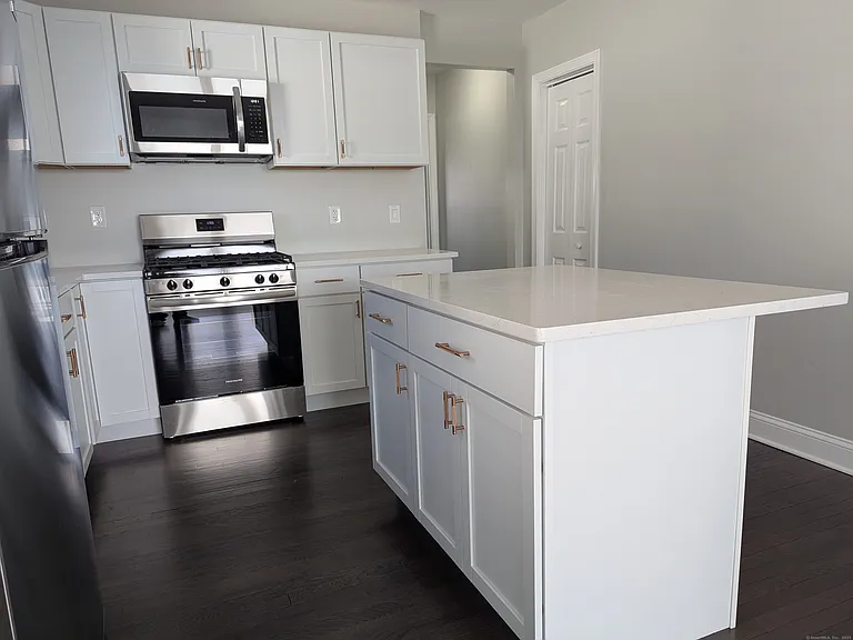 183 Townsend Ave #C — Photo 7