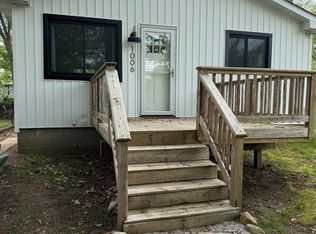 1006 Beach Dr, Lake Orion, MI 48360