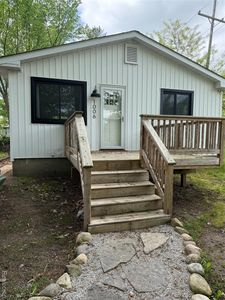1006 Beach Dr, Lake Orion, MI, 48360