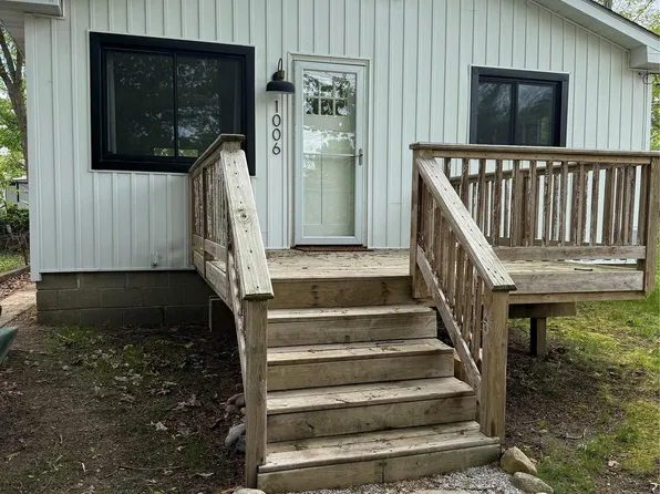 1006 Beach Dr, Lake Orion, MI 48360