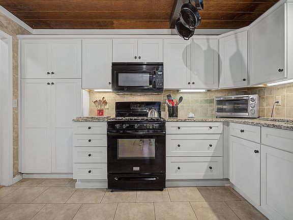 5th image of 1545 Irwin Rd