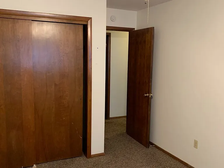 Cottonwood Apartments — Photo 33
