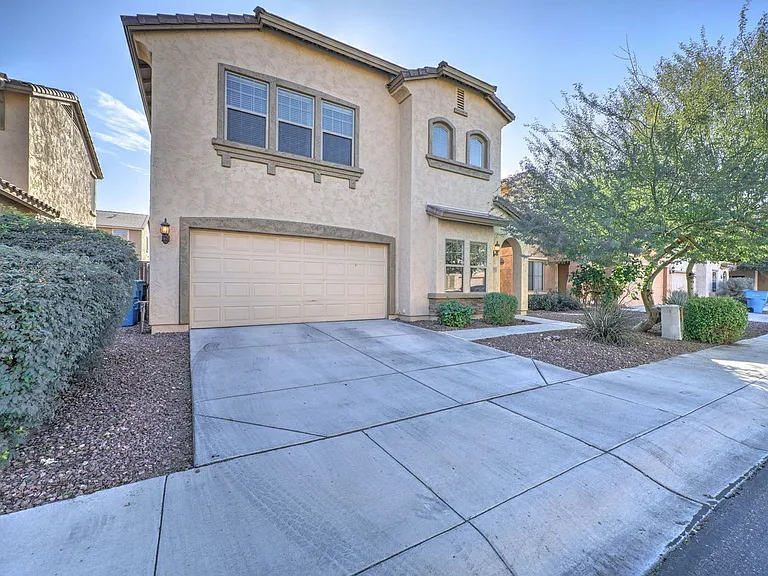 2143 W Marconi Ave — Photo 2