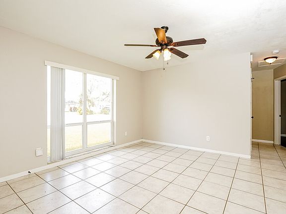 4th image of 1515 Coronet Dr