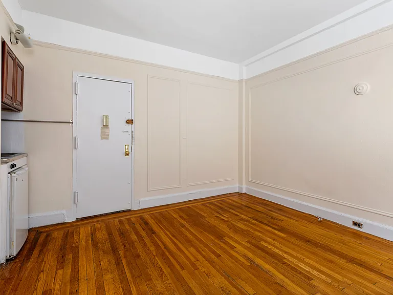 245 W 75th St #6D — Photo 7