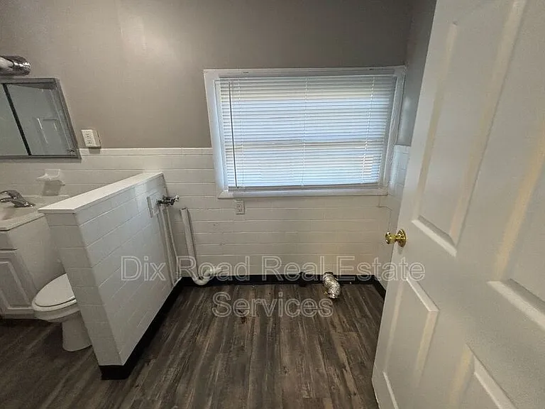 67 S McGee St — Photo 13