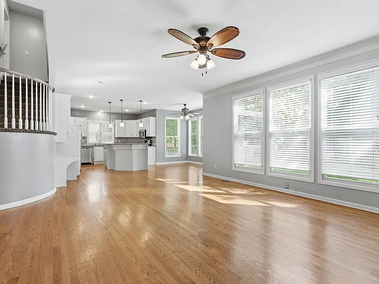 14117 Parkhill Ln — Photo 11