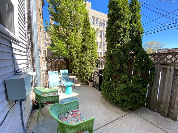 2nd image of 1623 W Farragut Ave APT 1R
