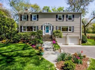 65 Lockwood Ln, Riverside, CT 06878