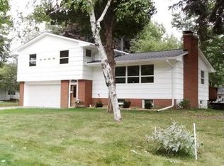 7425 Harold Ave, Golden Valley, MN 55427