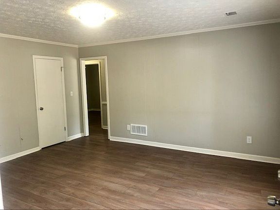 3rd image of 4771 Valley Dale Dr #B