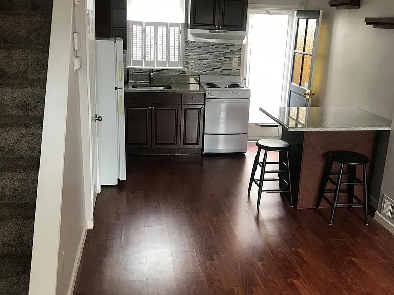 118 Titan St — Photo 3