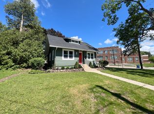 704 Dean St, Woodstock, IL 60098
