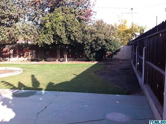 5th image of 1010 E Myrtle Ave