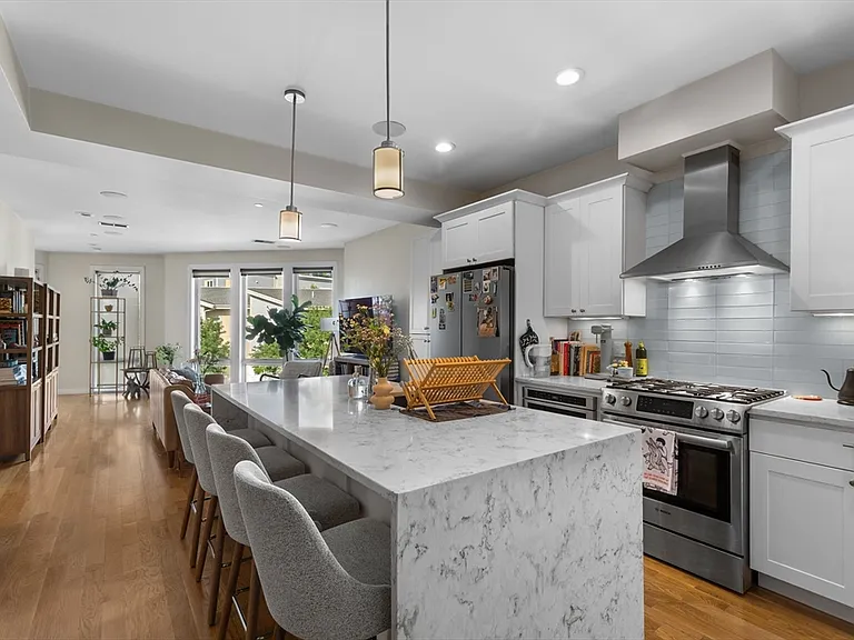 275 Old Colony Ave #10 — Photo 3