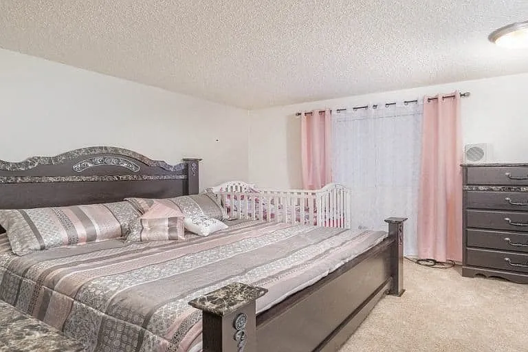 Cottonwood Apartments — Photo 8