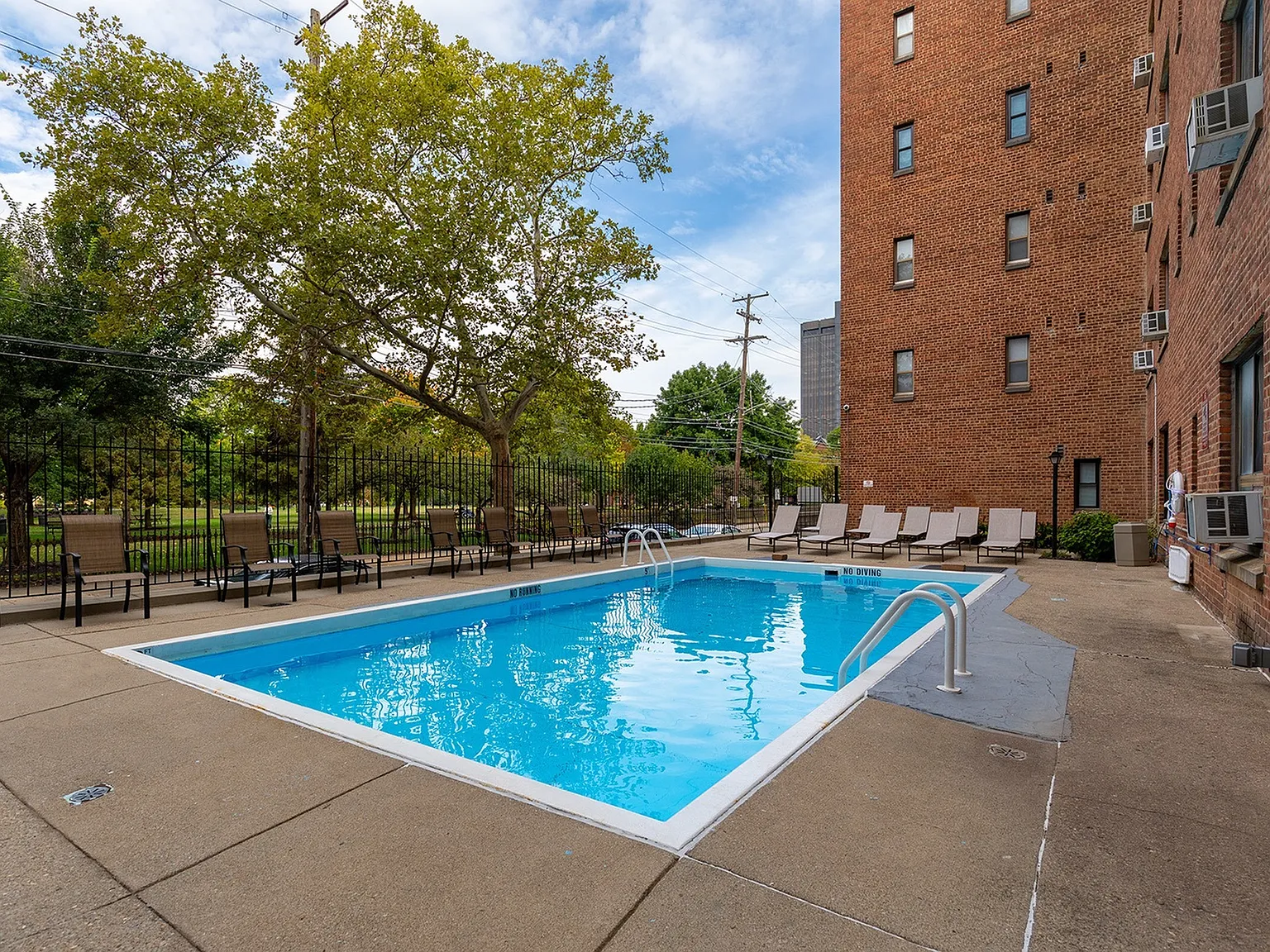 Washington Place Apartments — Photo 3