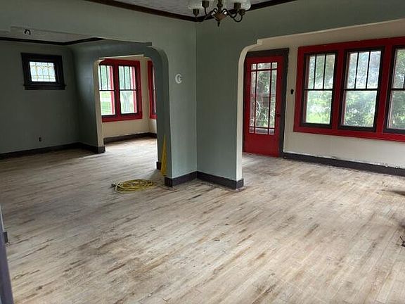 4th image of 347 Speedway COURT