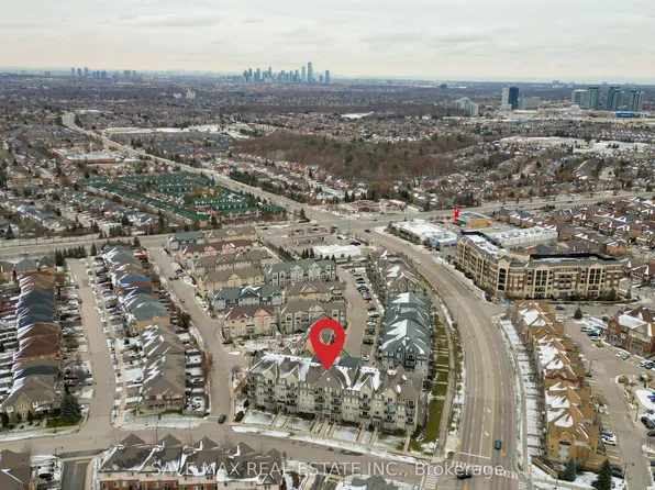3075 Thomas St #213, Mississauga, ON L5M 0M4