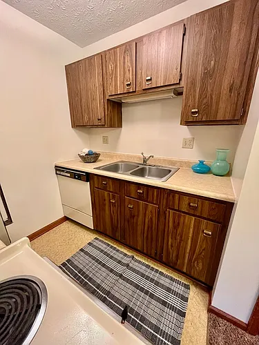 Lynn-Gail Apartments Photo 1