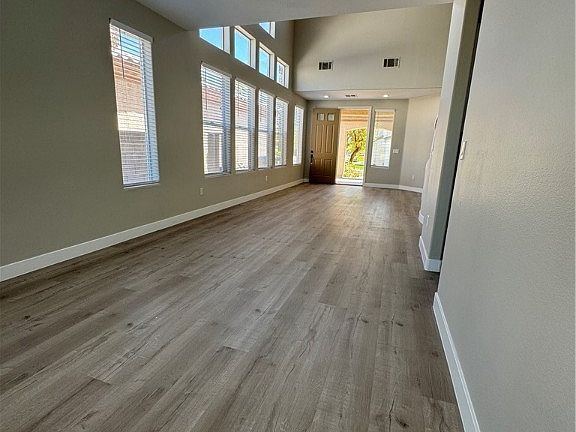 3rd image of 125 Lakewood Garden Dr