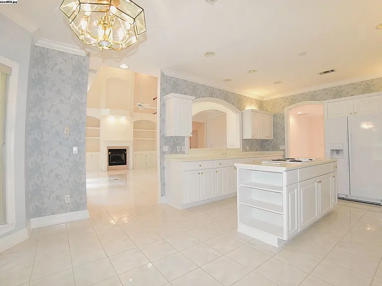 218 Windward Cv E — Photo 10