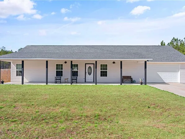 825 Red Hawk Dr, Waynesville, GA 31566