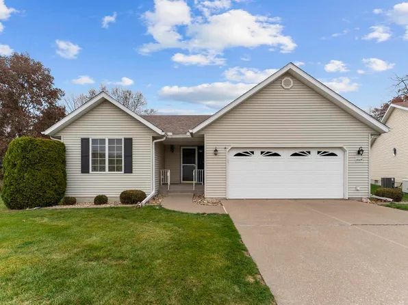 2009 Villa Pines Cir, Carbon Cliff, IL 61239