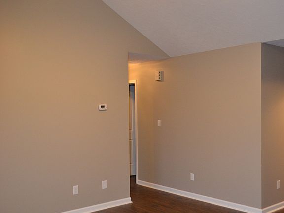 3rd image of 302 Brandon Dr