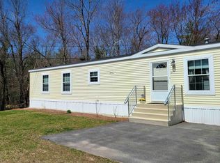 28 Willow Rd, Newton, NH 03858