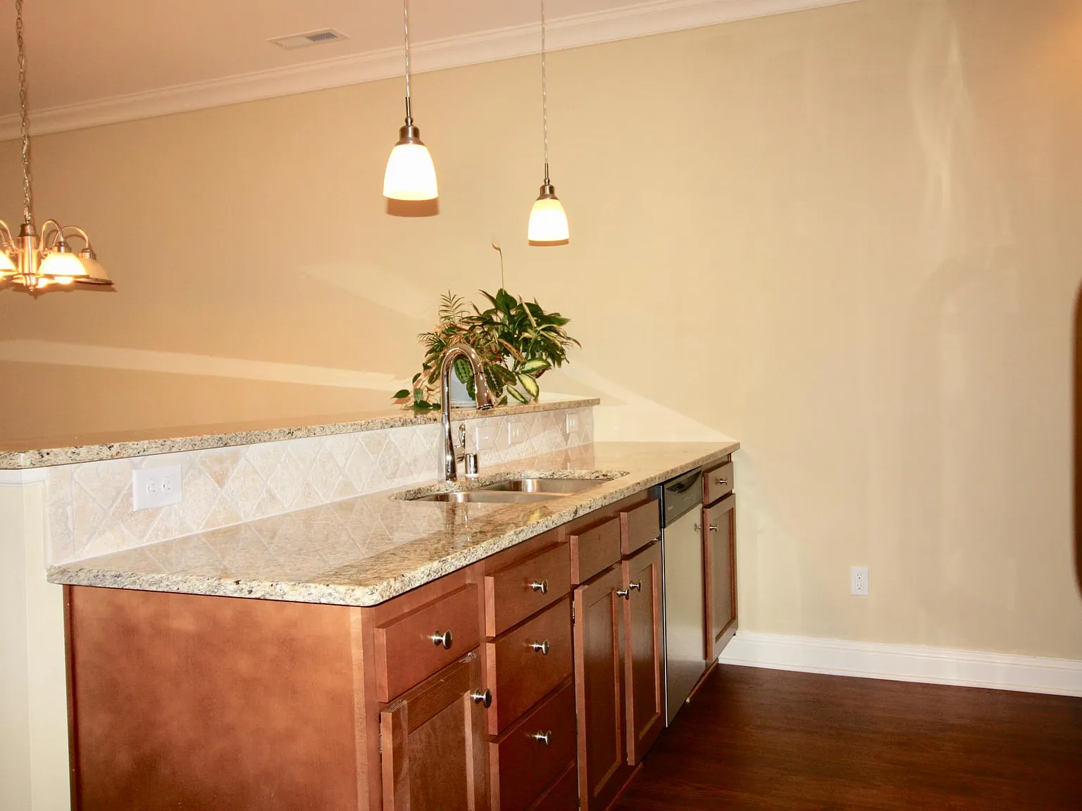 2 bed, 1250 sqft, $1,400 — Photo 4