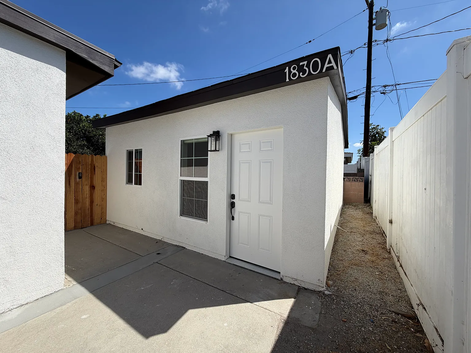 1 bed, 400 sqft, $2,200 — Photo 2