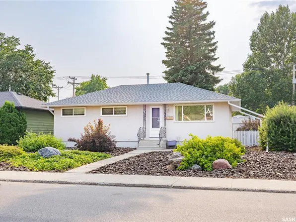 2808 Clarence AVENUE S, Saskatoon, SK S7J 1M8