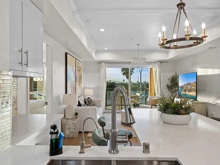1598 Long Beach Blvd — Photo 9