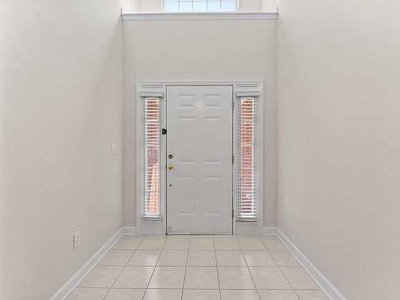 4th image of 708 Crown Point Court