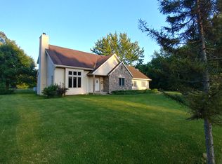 2130 S East Ln, New Berlin, WI 53146