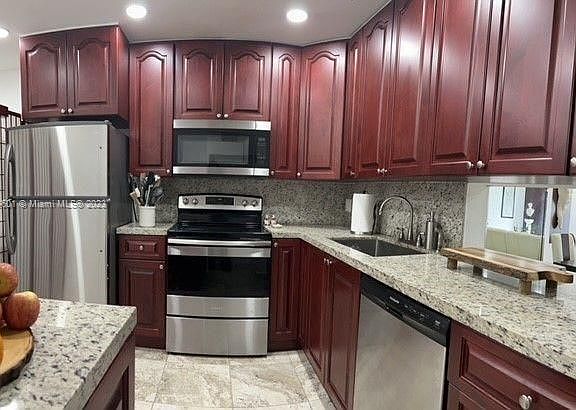5th image of 873 NE 195th St APT 109